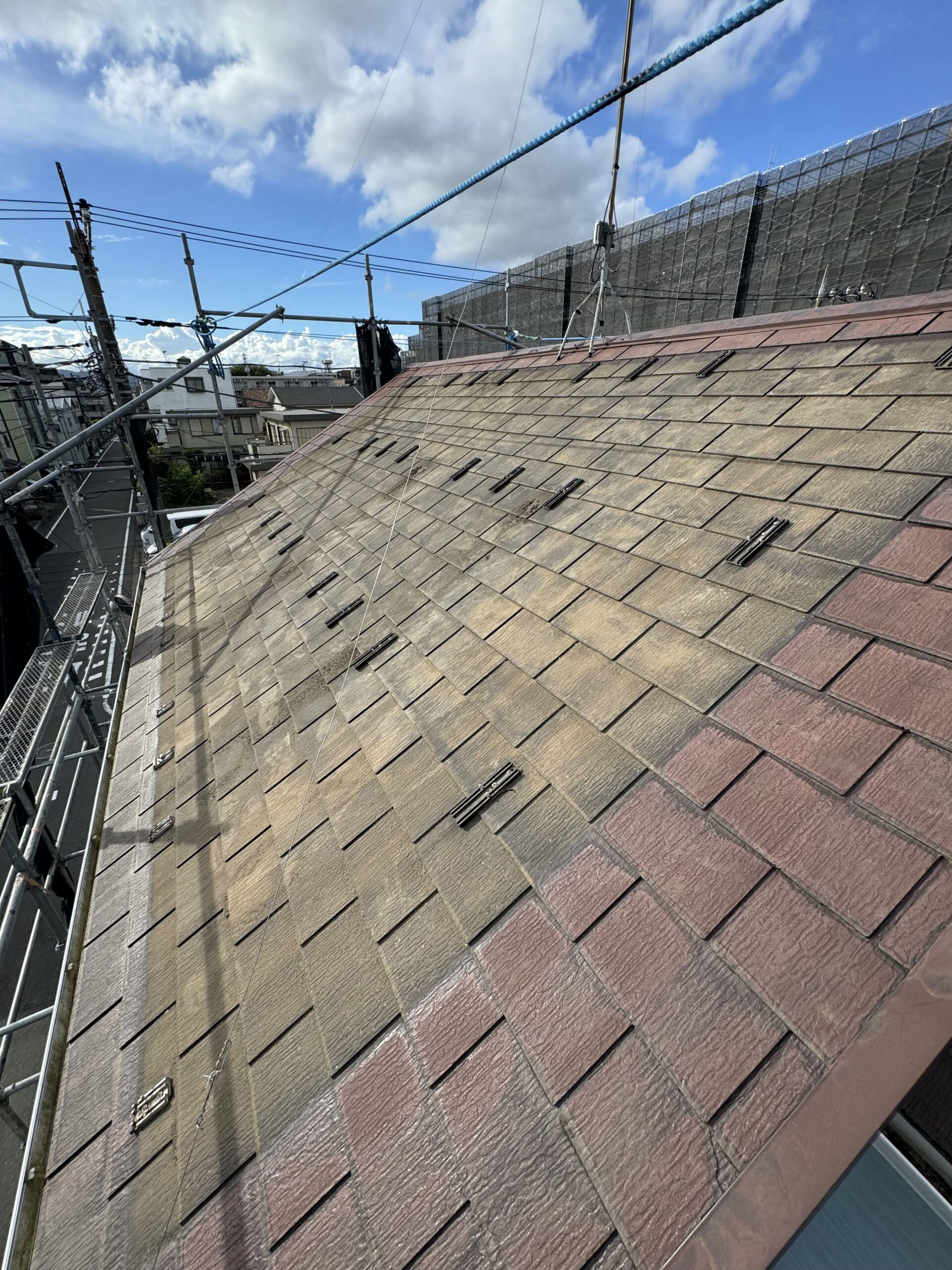 神奈川県相模原市屋根塗装に伴う太陽光パネル脱着（16枚）＿パネル取り外し後（塗装準備完了）