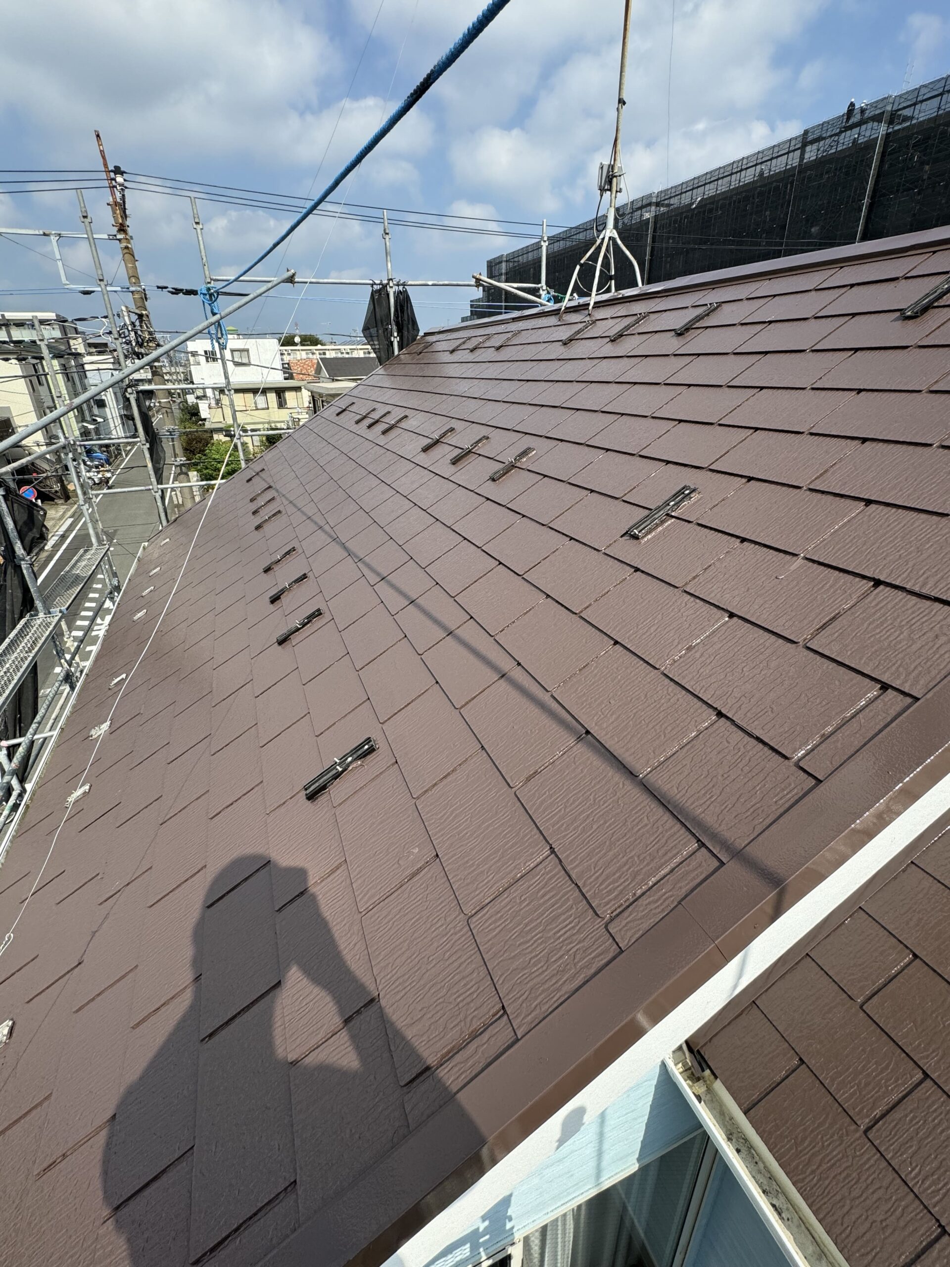 神奈川県相模原市屋根塗装に伴う太陽光パネル脱着（16枚）＿パネル取り外し・アンテナ撤去後（塗装準備完了）