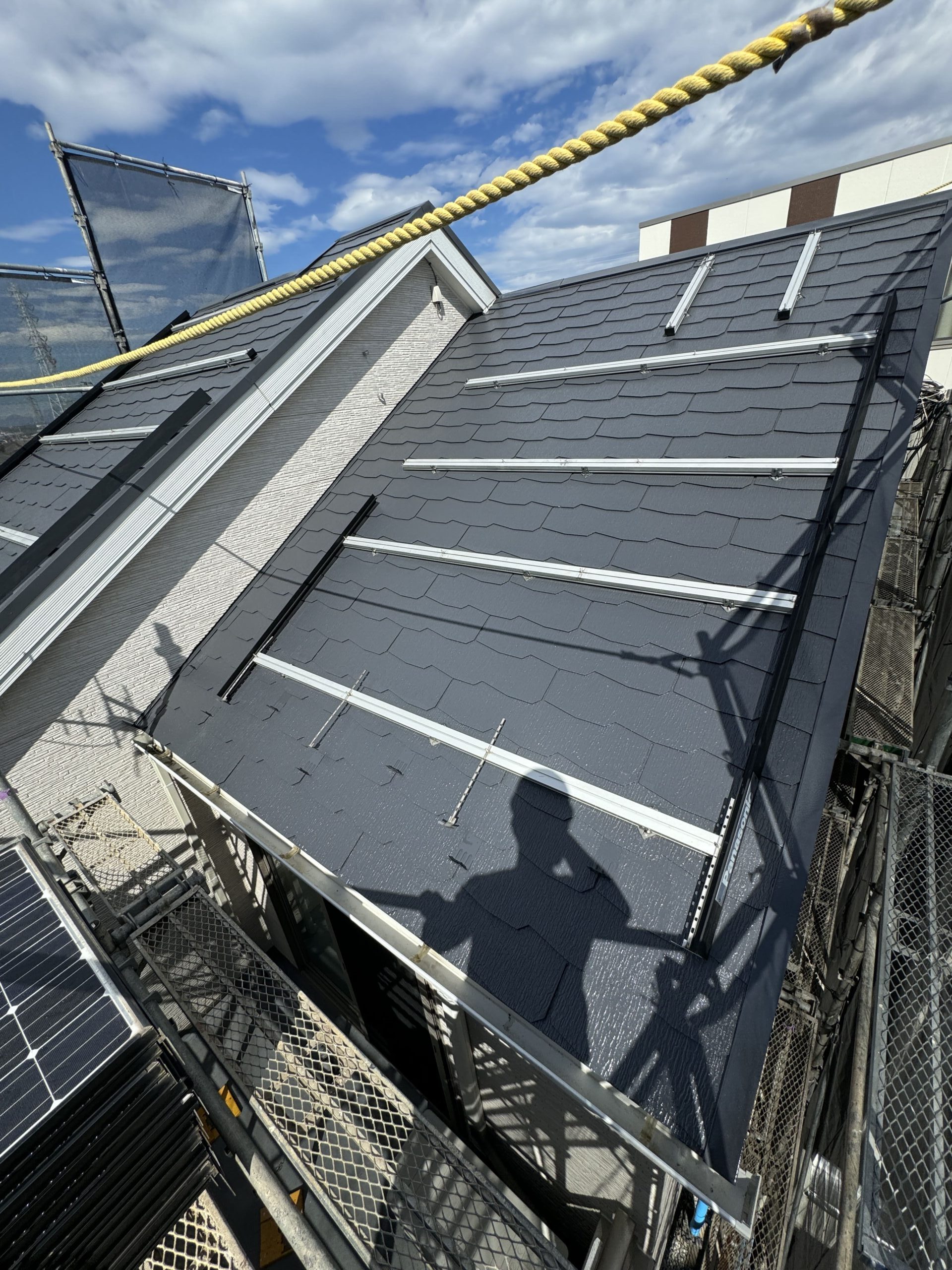 屋根塗装完了後・太陽光パネル復旧前