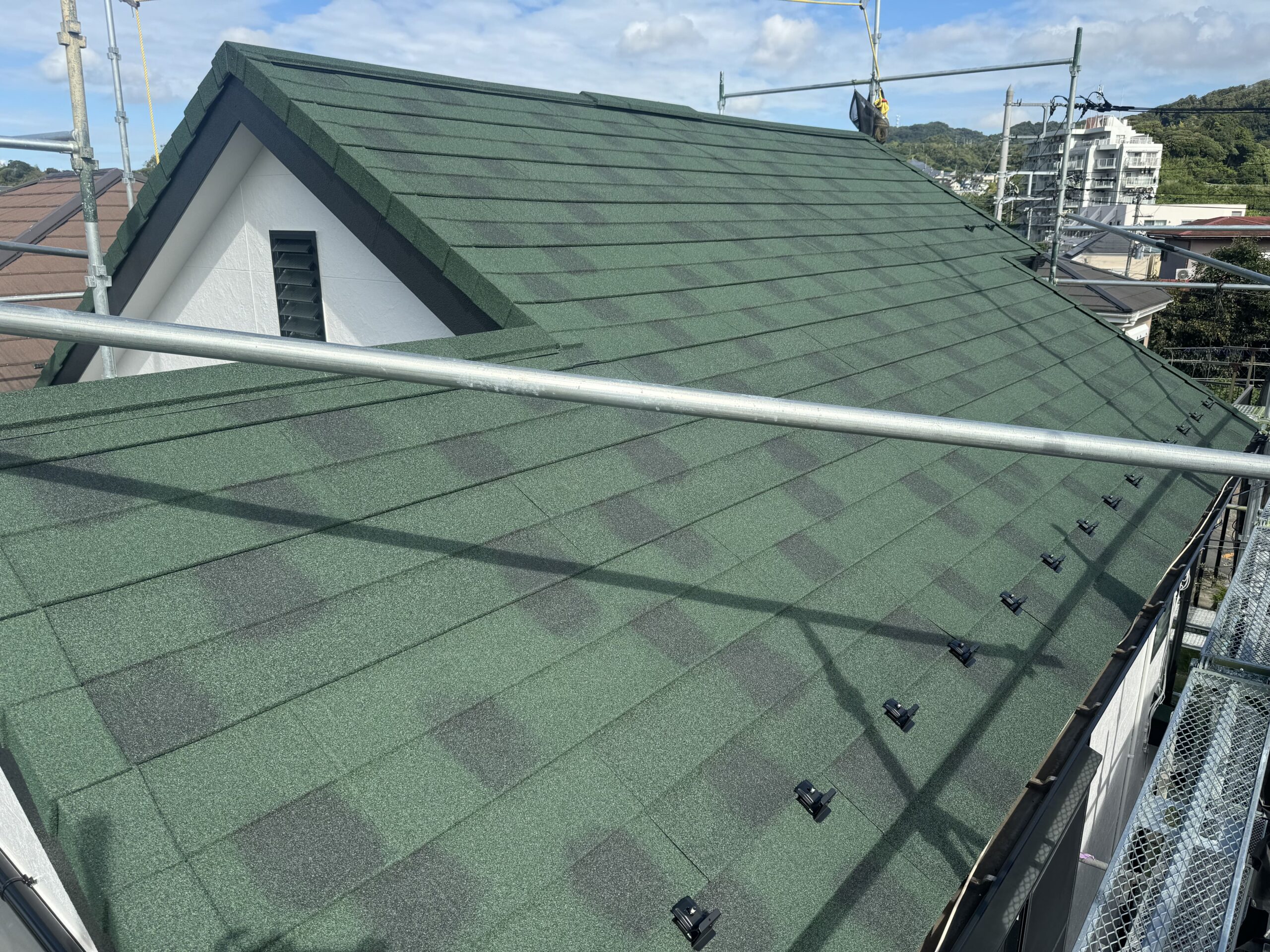 屋根塗装後・太陽光パネル復旧前