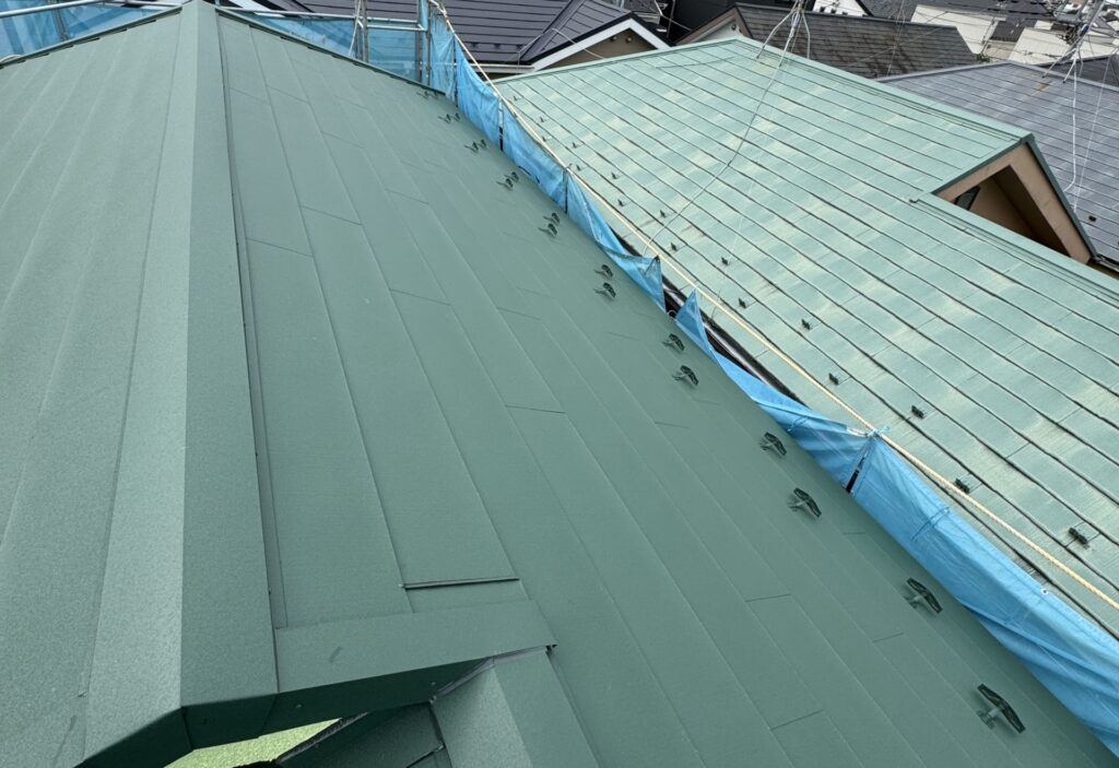 神奈川県大和市 屋根塗装完了後・太陽光パネル復旧前