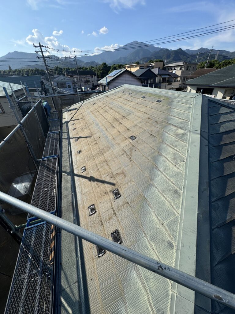 太陽光パネル取り外し後の金属屋根（千葉県印西市）