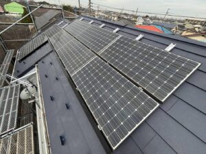 スーパーガルテクトの新しい屋根に太陽光パネル9枚を再設置した状態
